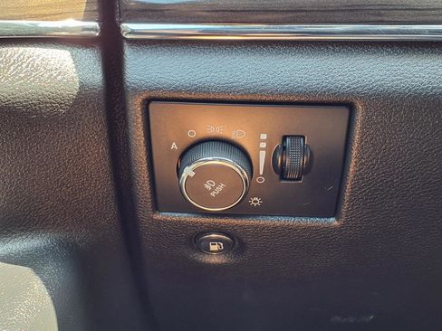 Used 2017 Jeep Grand Cherokee Overland w/ Jeep Active Safety Group RWD image 9