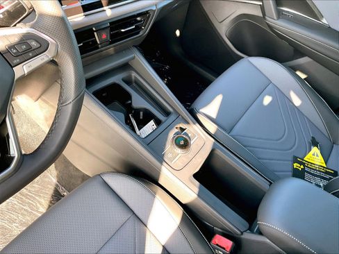 New 2026 Volkswagen Tiguan SE R-Line FWD image 7