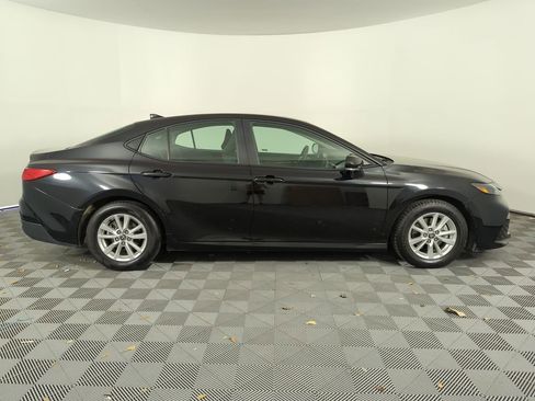 Used 2025 Toyota Camry LE image 4