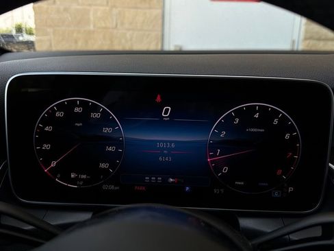 Used 2025 Mercedes-Benz GLC 300 image 12