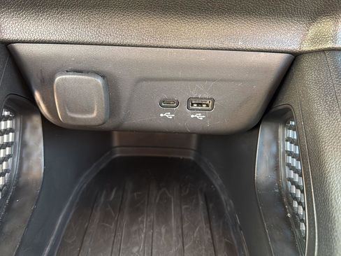 Used 2025 Chevrolet TrailBlazer LT AWD/4WD image 16
