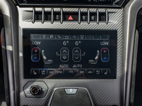 Used 2024 Lamborghini Urus Performante AWD/4WD image 36
