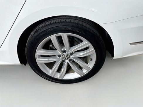 Used 2018 Volkswagen Passat 2.0T SE FWD image 37