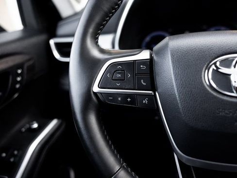 Used 2023 Toyota Highlander Platinum image 17