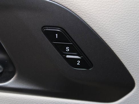 Used 2024 Chrysler Pacifica Touring-L image 39