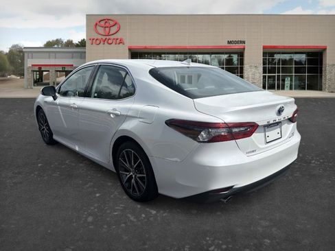 Used 2021 Toyota Camry XLE w/ Navigation Upgrade Package FWD image 6
