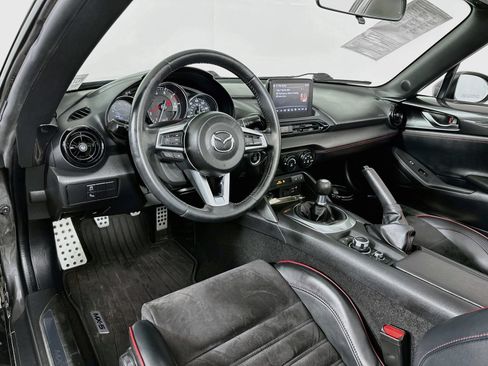 Used 2018 MAZDA MX-5 Miata Club w/ Brembo/BBS Recaro Package RWD image 9