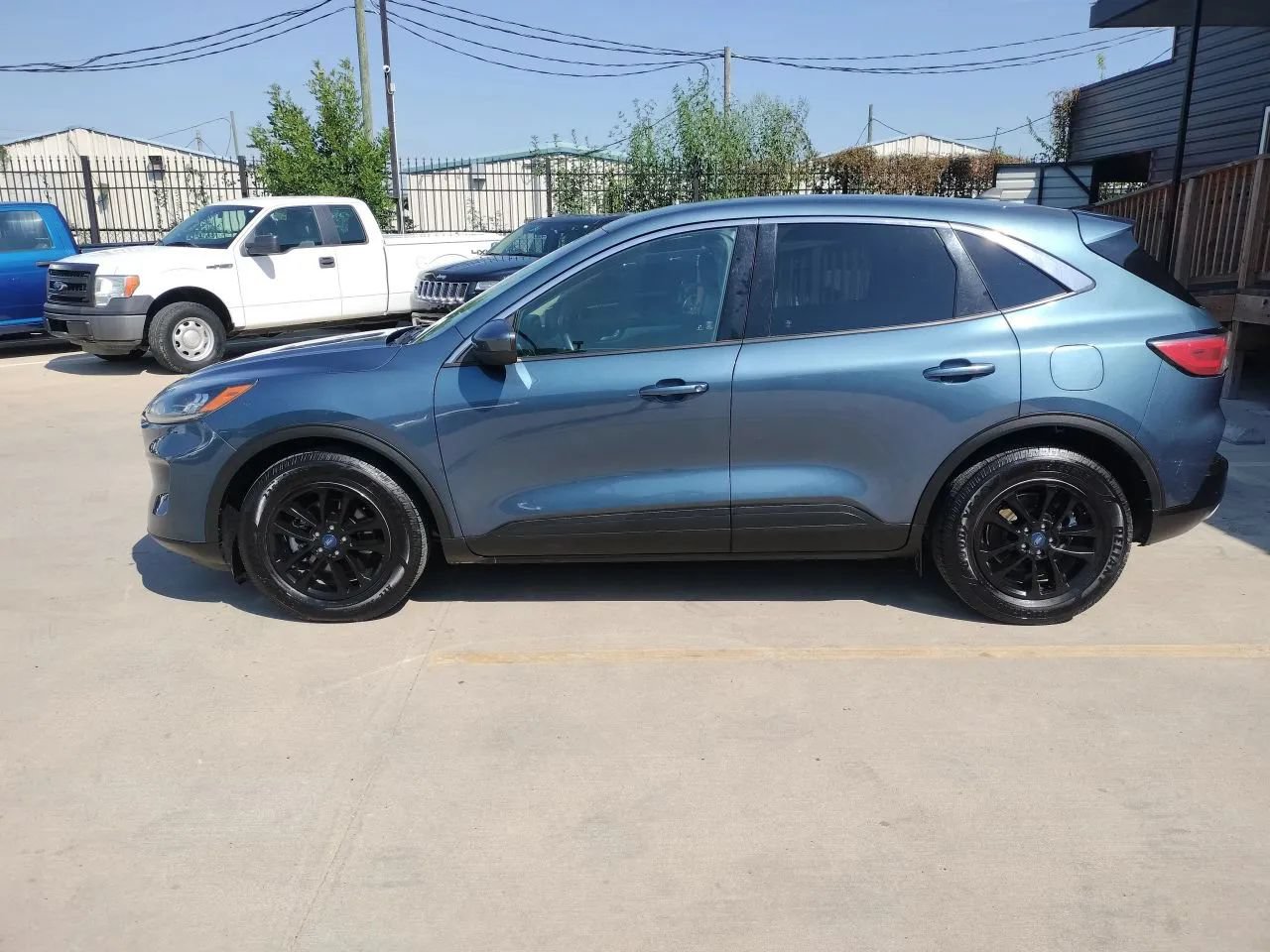 Used 2020 Ford Escape SE FWD image 3