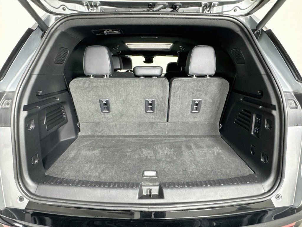 Used 2025 Chevrolet Traverse High Country AWD/4WD image 32