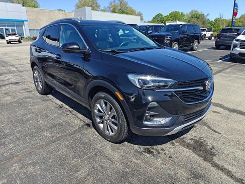 Used 2022 Buick Encore GX Essence w/ Experience Buick Package AWD/4WD image 3