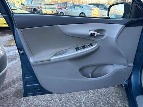 Used 2013 Toyota Corolla LE image 9