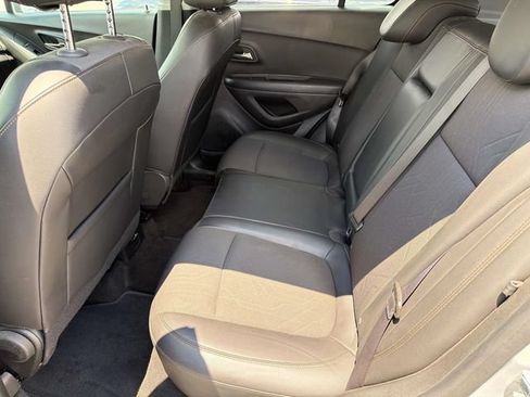 Used 2022 Chevrolet Trax LT w/ LT Convenience Package FWD image 19