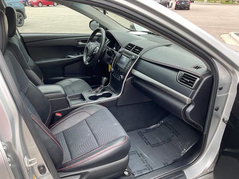 Used 2015 Toyota Camry SE FWD image 37