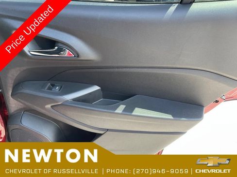 Used 2024 Chevrolet Trax LT FWD image 28