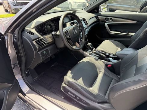 Used 2017 Honda Accord Touring image 11