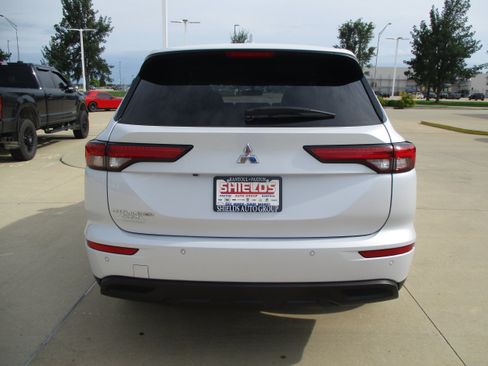 Used 2023 Mitsubishi Outlander ES AWD/4WD image 5
