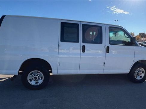 Used 2019 GMC Savana 2500 w/ Driver Convenience Package image 9