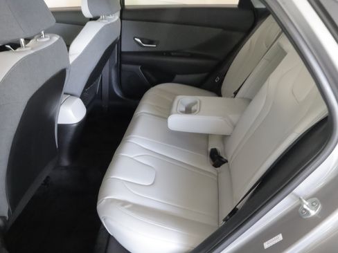 Used 2022 Hyundai Elantra Limited w/ Cargo Package FWD image 9