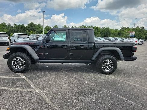 Used 2024 Jeep Gladiator Rubicon w/ Convenience Group AWD/4WD image 4