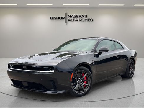 Used 2024 Dodge Charger Daytona Scat Pack w/ Plus Group AWD/4WD image 2