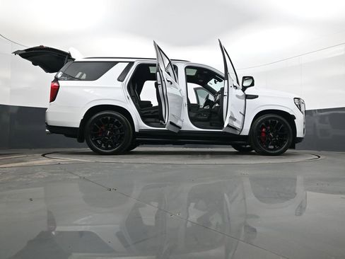 Used 2022 GMC Yukon Denali w/ Denali Premium Package image 34