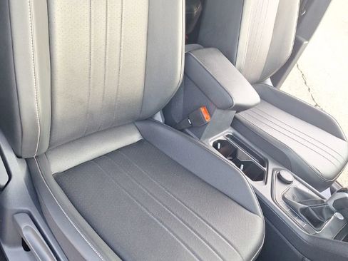 Used 2024 Volkswagen Tiguan SE AWD/4WD image 25