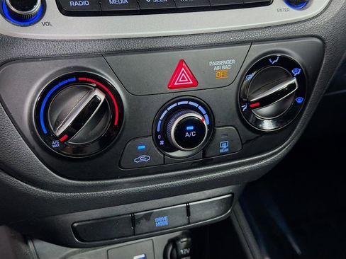 Certified 2022 Hyundai Accent SE image 16