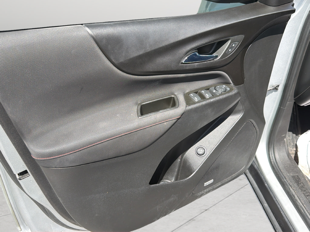 Used 2022 Chevrolet Equinox RS w/ RS Leather Package FWD image 20