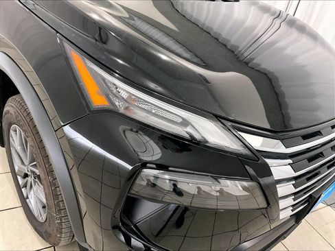 Used 2025 Nissan Rogue S image 32