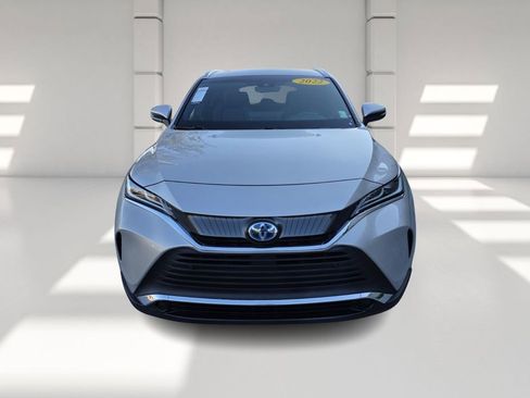 Used 2022 Toyota Venza LE image 2