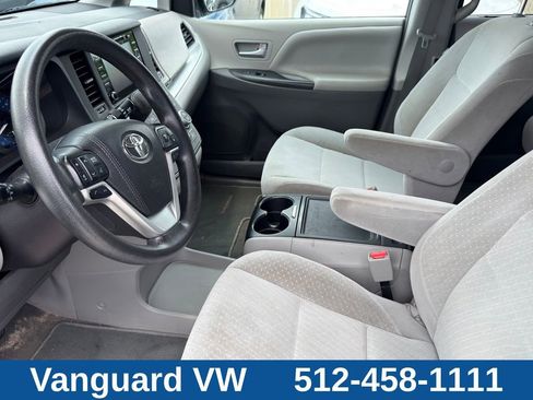 Used 2018 Toyota Sienna LE FWD image 8