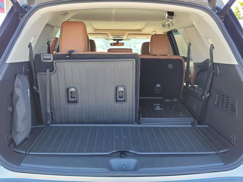 Certified 2025 Nissan Pathfinder Platinum w/ Cargo Package FWD image 7