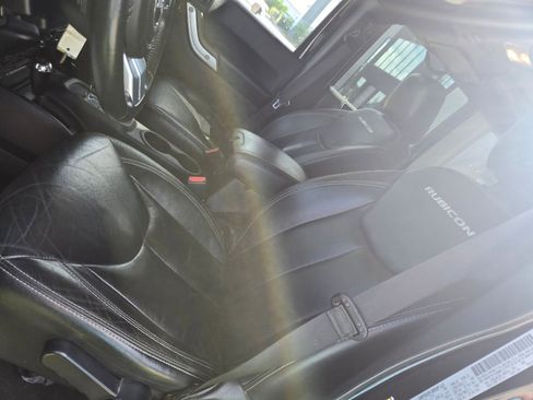 Used 2015 Jeep Wrangler Unlimited Rubicon image 9