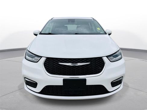 Used 2023 Chrysler Pacifica Touring-L image 34