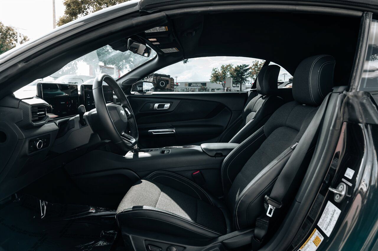 Used 2024 Ford Mustang Convertible RWD image 17