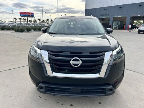 Certified 2025 Nissan Pathfinder SV image 2