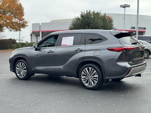 Used 2021 Toyota Highlander Platinum image 10