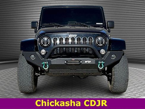 Used 2017 Jeep Wrangler Unlimited Rubicon w/ Connectivity Group image 2