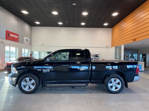 Used 2019 RAM 1500 Classic SLT image 2