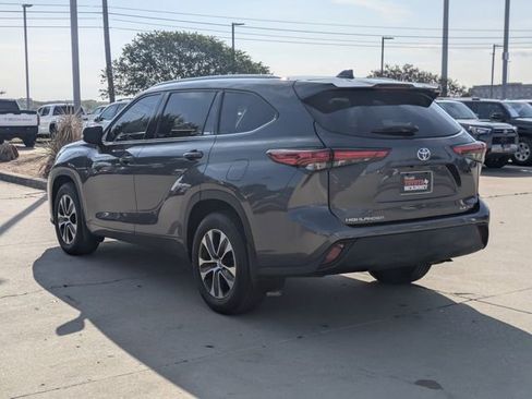 Used 2022 Toyota Highlander XLE image 9