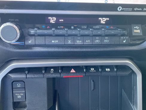 Used 2022 Toyota Tundra SR5 w/ SR5 Premium Package image 31