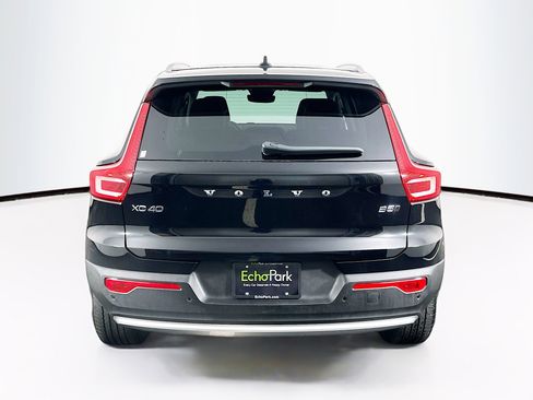Used 2025 Volvo XC40 B5 Plus image 7