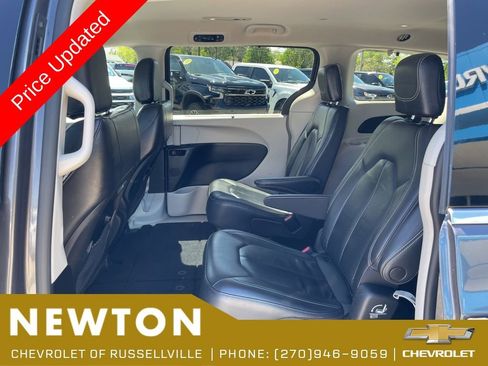 Used 2022 Chrysler Pacifica Touring-L FWD image 38