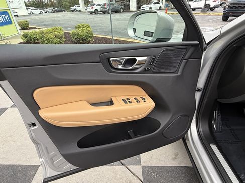 Used 2022 Volvo XC60 B5 Inscription w/ Advanced Package image 14