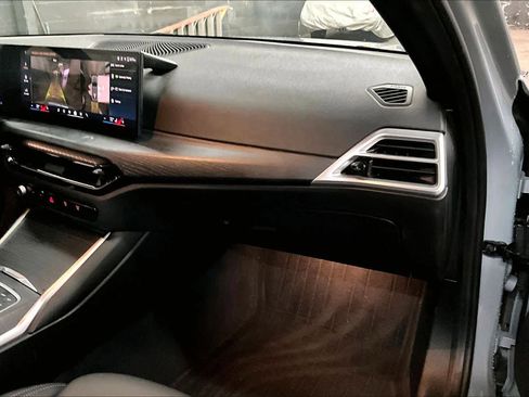 Used 2025 BMW 330i Sedan w/ M Sport Package image 18