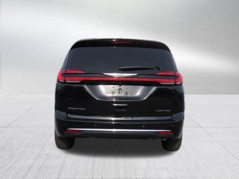 New 2026 Chrysler Pacifica Limited FWD image 4