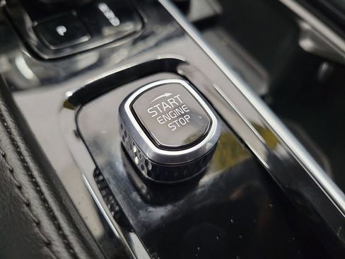 Used 2023 Volvo XC90 B6 Plus image 33