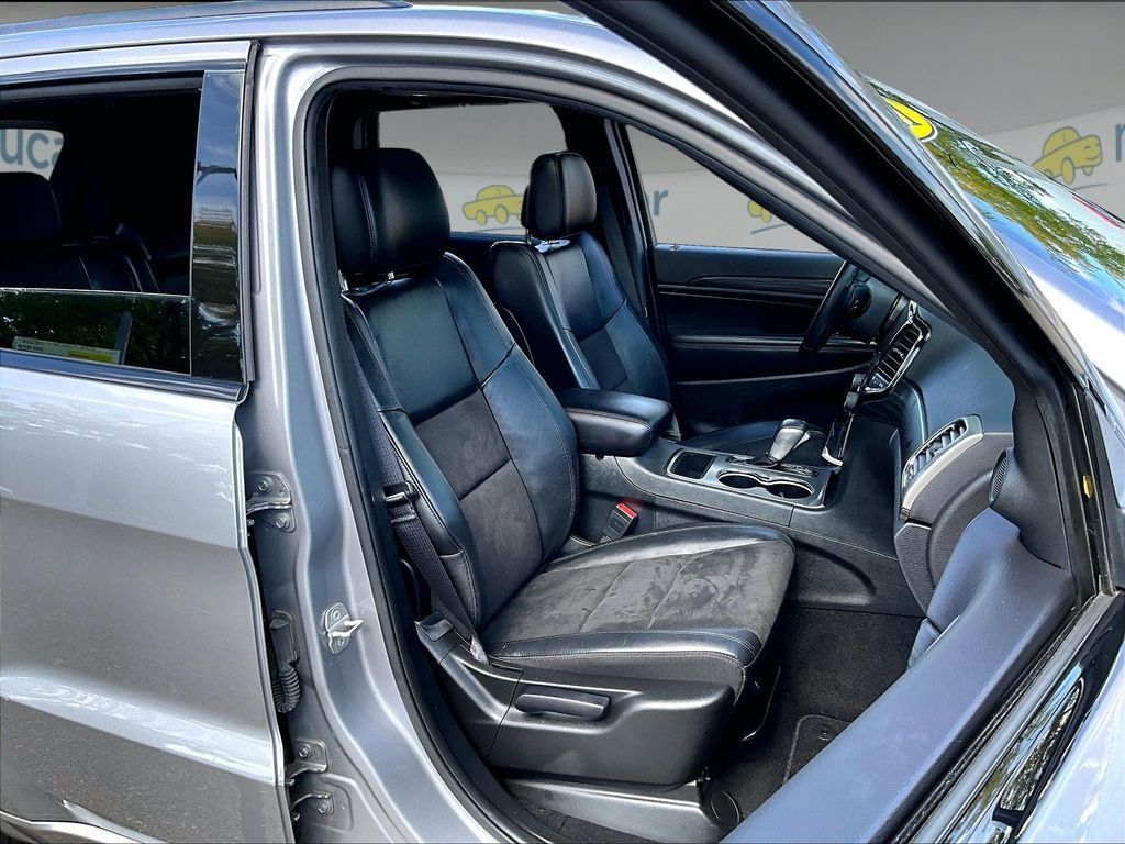 Used 2021 Jeep Grand Cherokee Laredo X AWD/4WD image 11