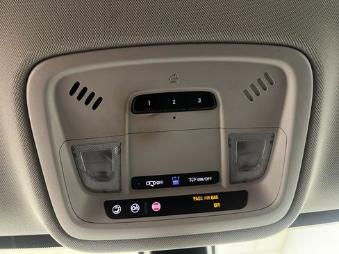 Used 2019 Chevrolet Traverse LT FWD image 51