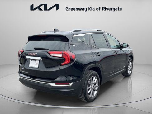 Used 2023 GMC Terrain SLT w/ Infotainment Package II image 7